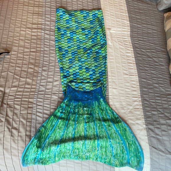 Mermaid tail and top - Picture 4 of 5